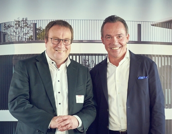 0914 Hagedorn Pressefoto NRW Umweltminister Oliver Krischer mit Inhaber Thomas Hagedorn