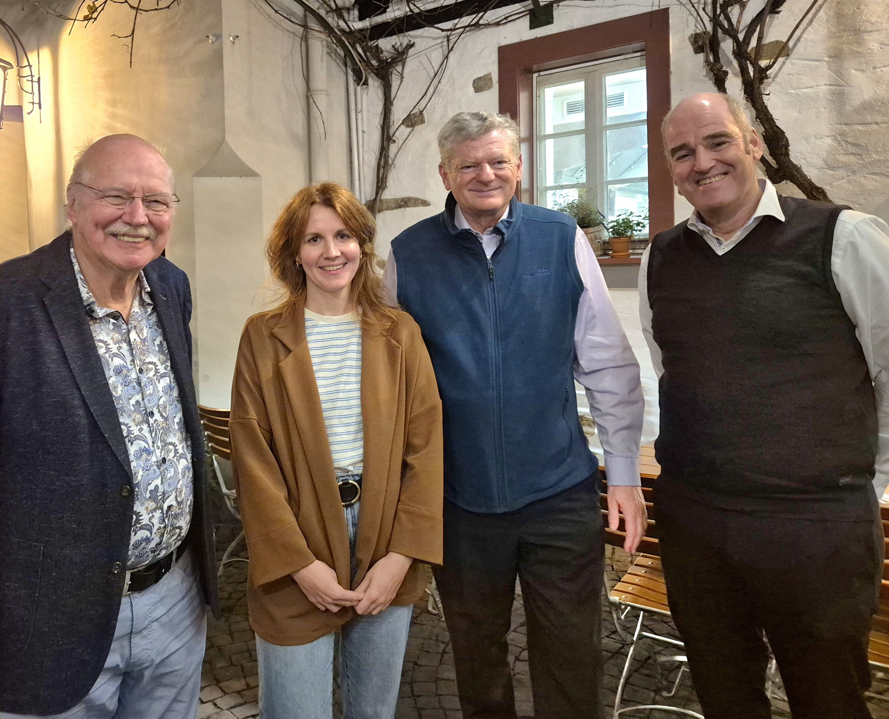 v.l.n.r. Werner Schmidt (Mineralölhandel Hans Schmidt GmbH & Co. KG), Anna Roeb (bvse), Dr. Thomas Probst (bvse), Guido Schmidt, (KS-Recycling GmbH & Co. KG) Bild: bvse